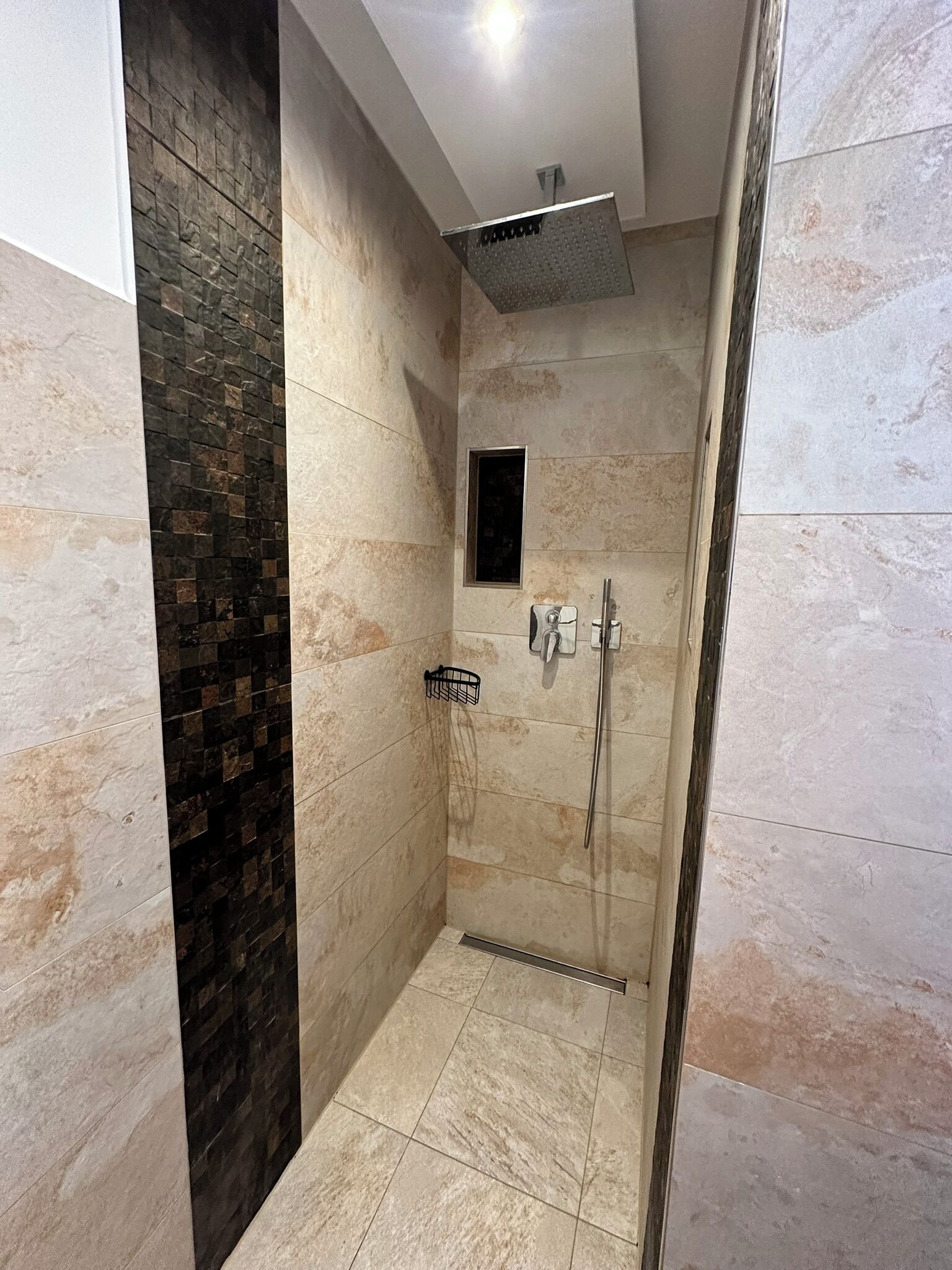 Dusche, Handtücher, Toilettenpapier