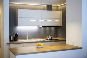 Refrigerador, microondas, horno y lavavajillas 