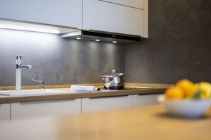 冰箱、微波炉、烤箱、洗碗机