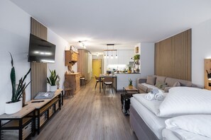 TV, books - CHASA TULAI F114: GENEROUSLY RENOVATED ALPENCHIC STUDIO IN HOLIDAY PARK TULAI F114 (Scuol)
