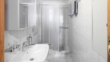 Shower, towels