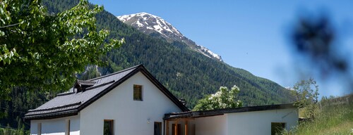 STUDIO NUNA: RENOVATED 1-ROOM FLAT IN THE FORMER MILL OF THE MOUNTAIN VILLAGE OF ARDEZ