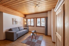 TV - CHASA CURASCH: COSY, MODERN FURNISHED, 1.5-ROOM HOLIDAY FLAT (Scuol)