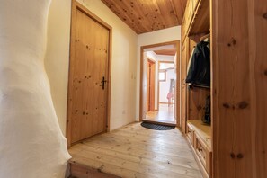 Interior - CHASA CURASCH: COSY, MODERN FURNISHED, 1.5-ROOM HOLIDAY FLAT (Scuol)