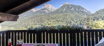 Chasa Buorcha: Renovated, exceptional 1.5-room penthouse with large panoramic balcony