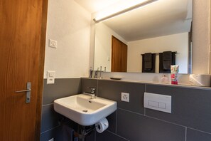 Douche, serviettes fournies