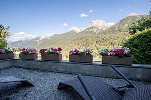 Terrace/patio - Chasa Buorcha: Renovated, exceptional 1.5-room penthouse with large panoramic balcony (Scuol)