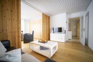 Tv, bordfodbold, bordtennisbord