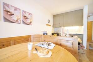 ثلاجة، فرن، ماكينة لصنع القهوة/الشاي، غلّاية كهربائية