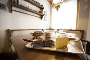 Dining - Chasa Serras - Döpper: Ideally located cosy 2.5 room flat (Scuol)