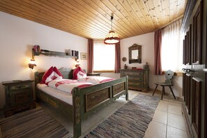 Free WiFi, bed sheets - Chasa Serras - Döpper: Ideally located cosy 2.5 room flat (Scuol)