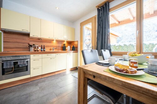 Chasa Sotcha Dadora: Cozy and lovingly furnished 2,5 room apartment with large terrace