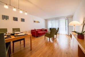 Unclassified image, 4 of 19, button