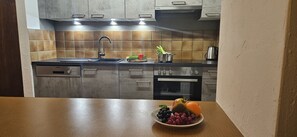 Fridge, oven, dishwasher, coffee/tea maker