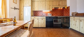 Chasa Rosa 2: 2.5-room apartment in the idyllic and sun-drenched mountain village of Vnà