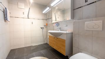 Shower, towels