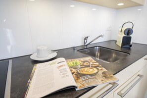 Fridge, oven, dishwasher, coffee/tea maker - Chasa Bazzell: Beautiful and cosy 3-room flat with a wonderful view in Ftan (Ftan)