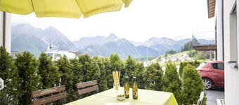 Chasa Bazzell: Beautiful and cosy 3-room flat with a wonderful view in Ftan