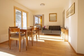 TV - CHasa Avant Muglins: Garden flat with a view (Scuol)