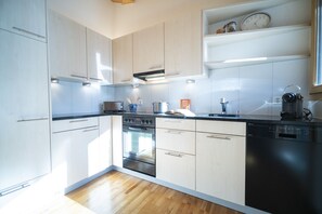 冰箱、烤箱、洗碗机、茶具/咖啡用具