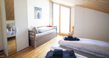 Chasa Bagnera 174: modern 3 1/2 -room attic apartment right next to the Engadin Bad Scuol