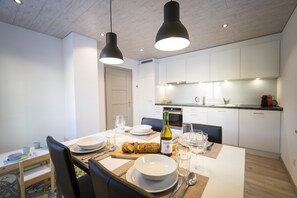 Dining - Chasa Schilana 84: Lovingly furnished 3.5-room apartment in the heart of Ramosch (Ramosch)