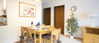 Chasa Plavna - Willeke: Beautiful and cosy 3.5-room apartment with large balcony in Vulpera
