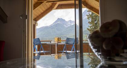 Chasa Stradun 400: renovierte 3.5-Zimmer-Dachwohnung im Herzen von Scuol