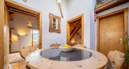 Chasa Rosa 3: 3.5-Zimmerwohnung im idyllischen und sonnenverwöhnten Bergdorf Vnà