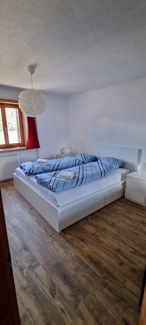 2 bedrooms, bed sheets