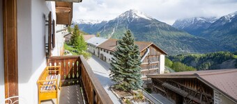 Chasa Rosa 1: 3.5-room apartment in the idyllic and sun-drenched mountain village of Vnà