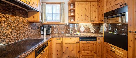 Fridge, oven, dishwasher, coffee/tea maker