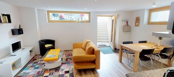 Chasa Samalgors: Modern and family-friendly 3-room apartment in the idyllic mountain village of Tschlin