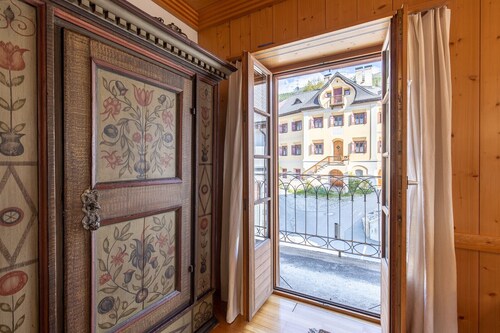 Chasa Tredeschin: Ferienwohnung mit Stil im Dorfkern von Sent