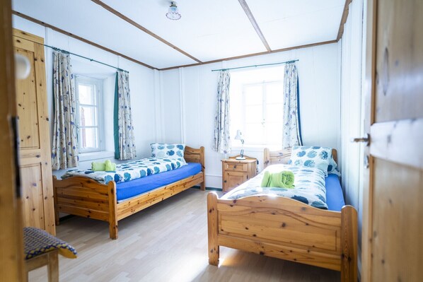 3 bedrooms, free WiFi, bed sheets