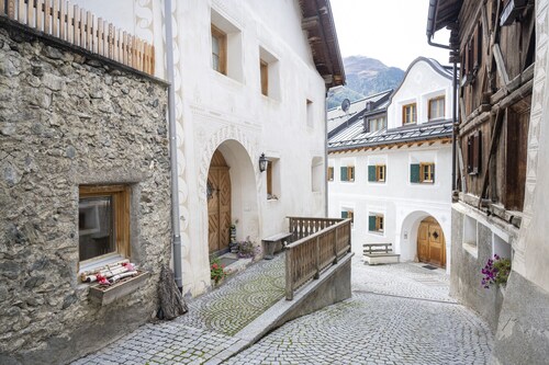 Chasa Riatsch: Renovated Engadine house in the centre of Ardez