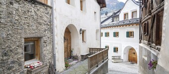 Chasa Riatsch: Renovated Engadine house in the centre of Ardez