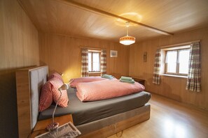 4 quartos, Wi-Fi de cortesia, roupa de cama