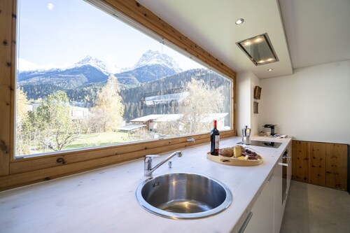 Chasa 5: Modern 4 ½-room vacation home with panoramic views and the scent of the Swiss stone pine