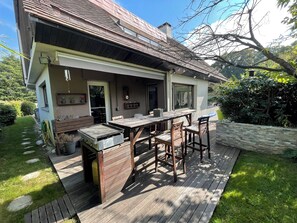 Outdoor dining - Maison à 10 Mins de Versailles Piscine et Chambres Climatisées (Louveciennes)