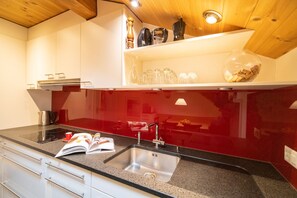 Fridge, oven, dishwasher, coffee/tea maker