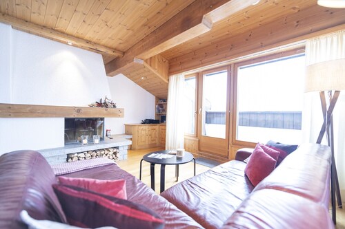 Chasa Rontsch Madlaina: Charming 4.5 room penthouse flat with panoramic views in the centre of Ftan