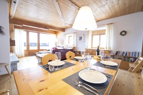 Chasa Rontsch Madlaina: Charming 4.5 room penthouse flat with panoramic views in the centre of Ftan