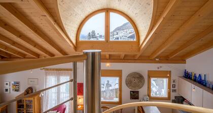 Palazzi Pratour: Grosszügige 4.5 Zimmer-Maisonettewohnung mit Aussicht oberhalb des historischen Dorfteils