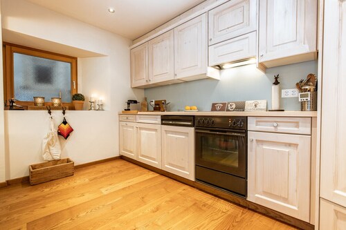 Chasa Vi: renovated 4.5-room flat in the centre of Scuol