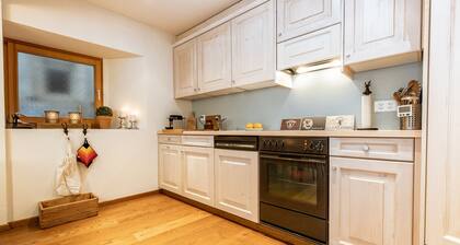 Chasa Vi: renovated 4.5-room flat in the centre of Scuol