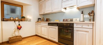 Chasa Vi: renovated 4.5-room flat in the centre of Scuol