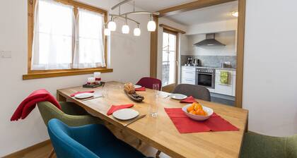 Chasa Praem: Renovierte 4.5 Zimmer Ferienwohnung in Scuol sot
