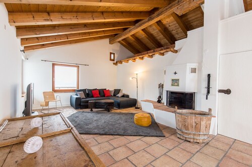 Chasa La Tschuffa: Exclusive house with 4.5-room maisonette at the foot of Tarasp Castle