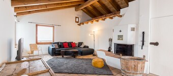 Chasa La Tschuffa: Exclusive house with 4.5-room maisonette at the foot of Tarasp Castle